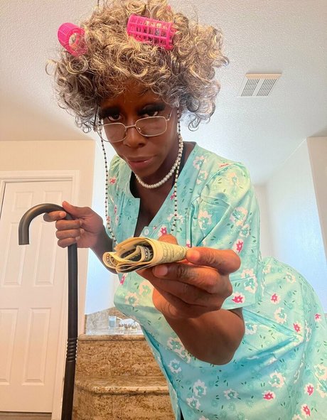 Ebony Mystique nice model pictures