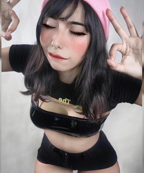 Lilywaifu naked actress photos