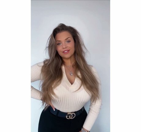 Joyce Straten star beautiful image