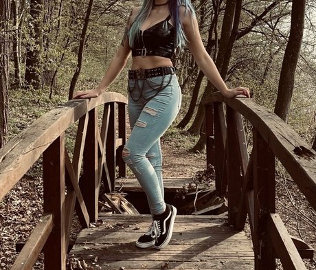 hollyhellfree model art pictures