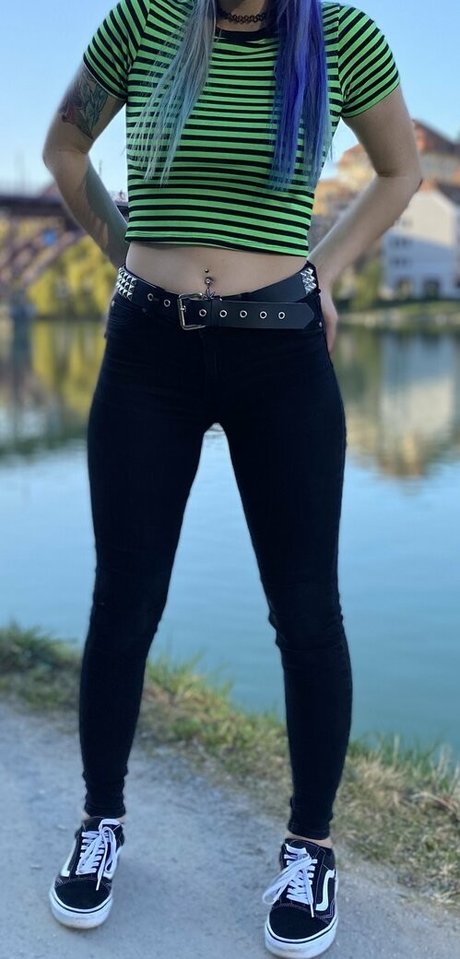 hollyhellfree pretty star img