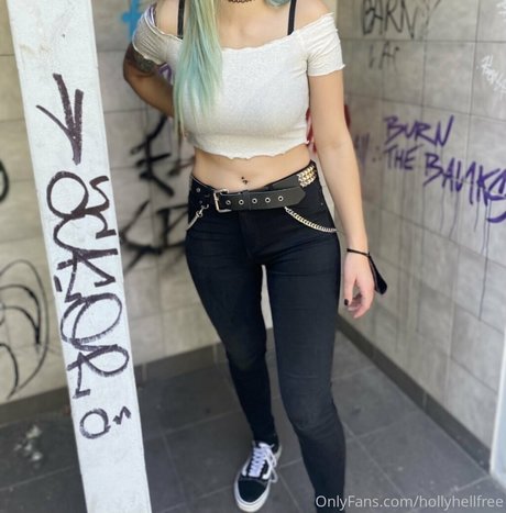 hollyhellfree nudes model image