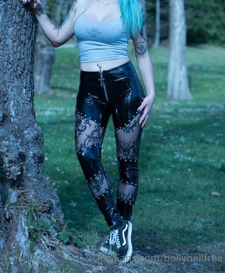 hollyhellfree model free image
