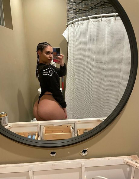 goddessguzman star adult picture