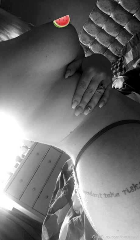 famous girls onlyfans sexy pics