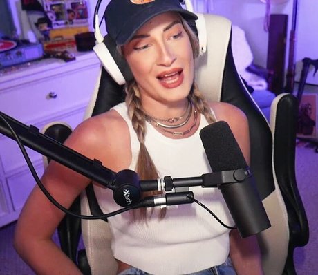 BasicWitGirl erotic star picture