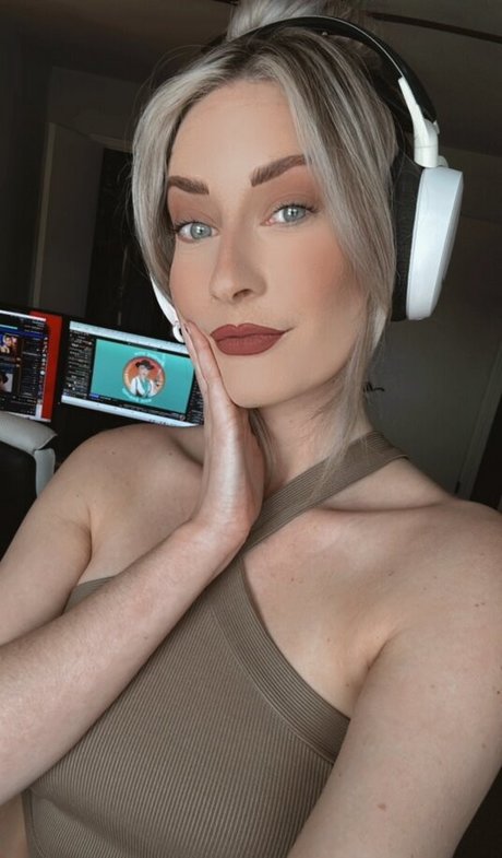BasicWitGirl porn actress image