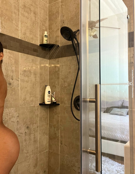 Ariane Andrew naked actress photos