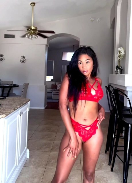 Ariane Andrew nude star pic