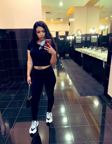torothadon nudes actress gallery