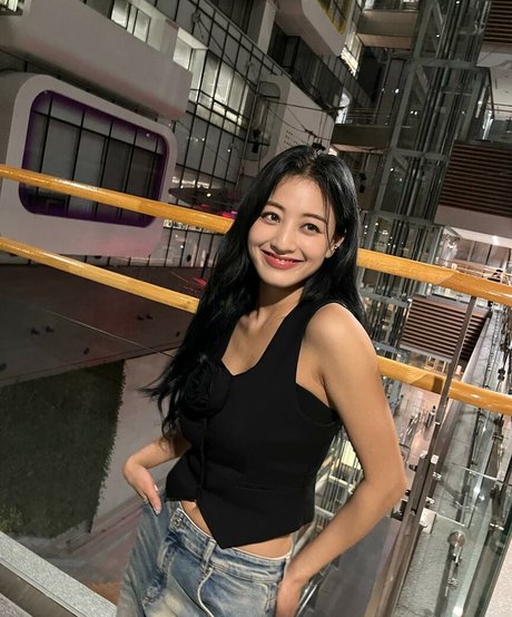 Jihyo model photos