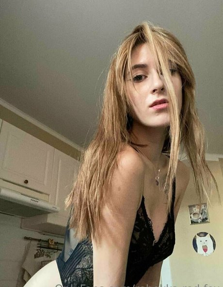 rebekka red fox naked model pics