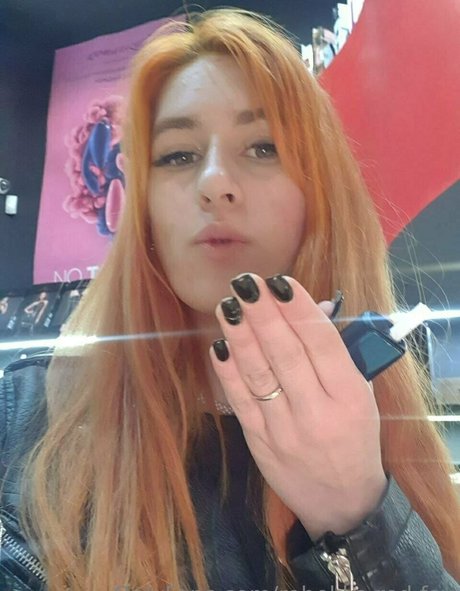 rebekka red fox model best pic