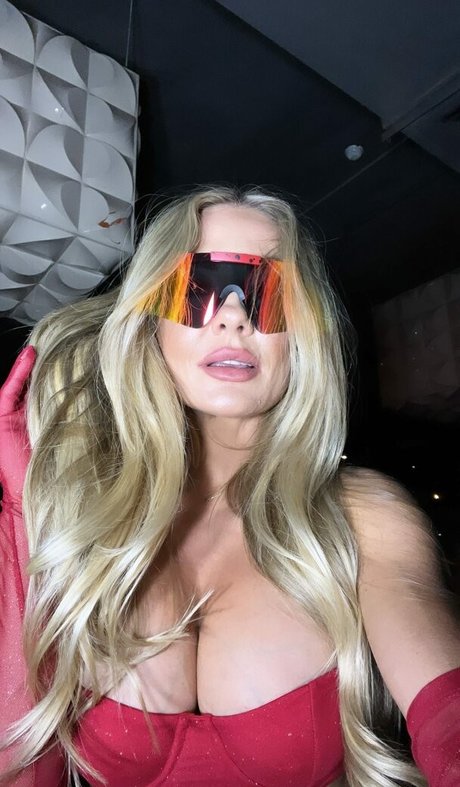 Brooke Evers beautiful model img