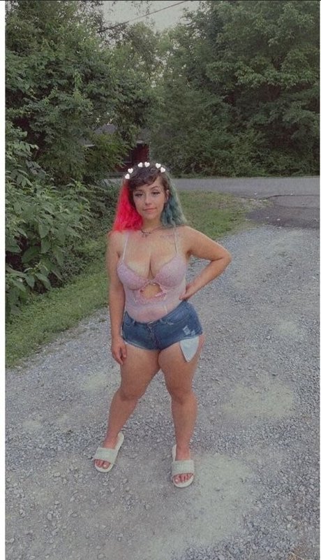 Harlee Queeni pornstar pretty pictures