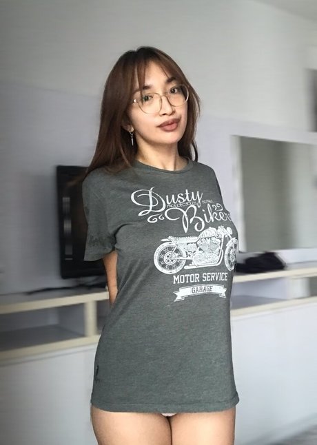 Clareee Asmr model img