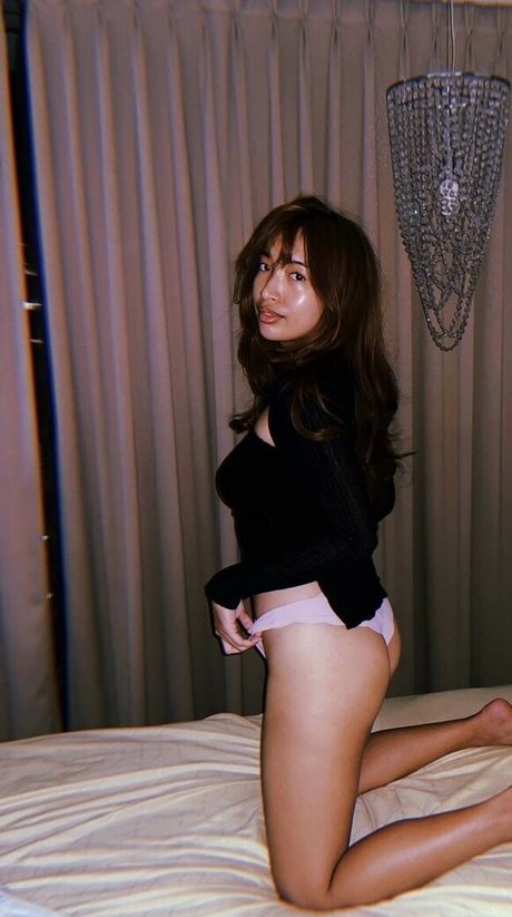Clareee Asmr model naked photo