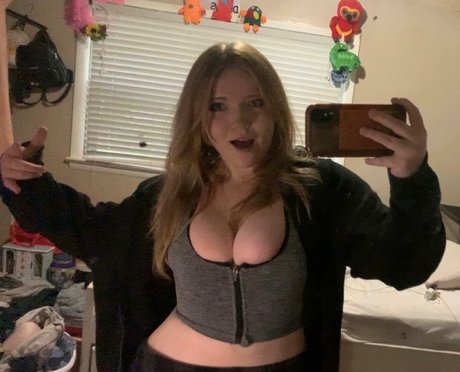 yourstrulysav nude star pic
