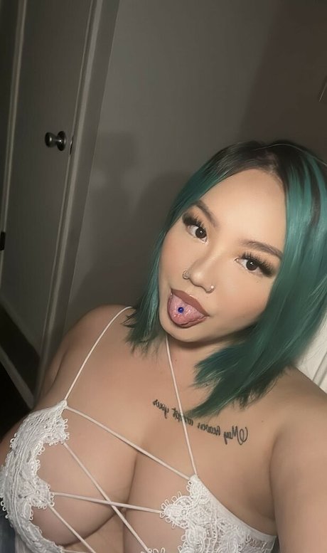 Valentine Thao model nude photos