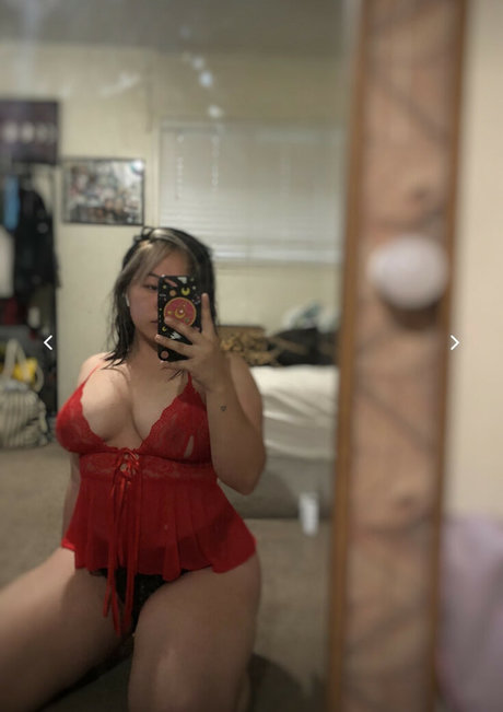 Valentine Thao naked model picture