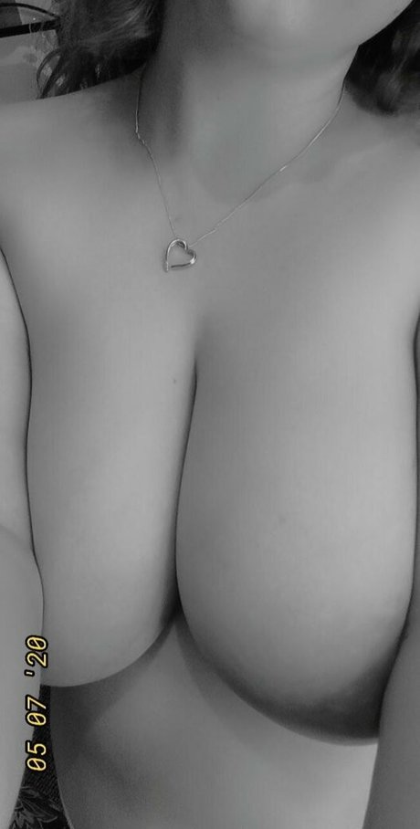 isendbobs model erotic picture