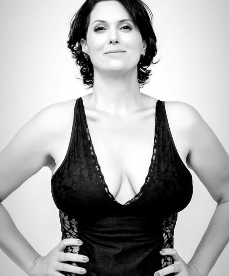 Ileuza Elias naked pornstar images