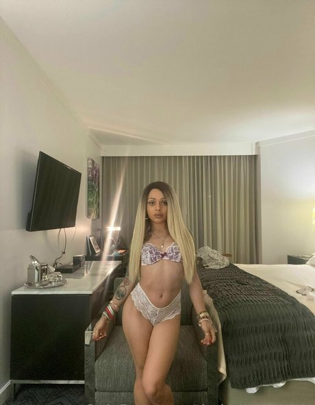Holly Hendrix actress galleries