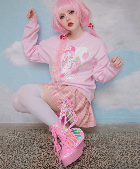 Anzujaamu model adult photos
