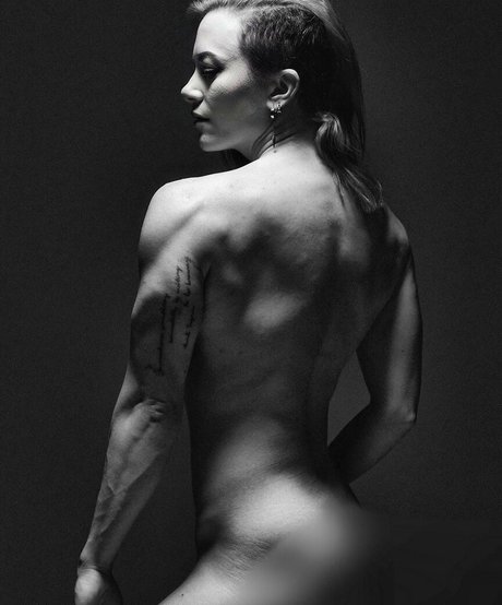 Claire Max top profile image