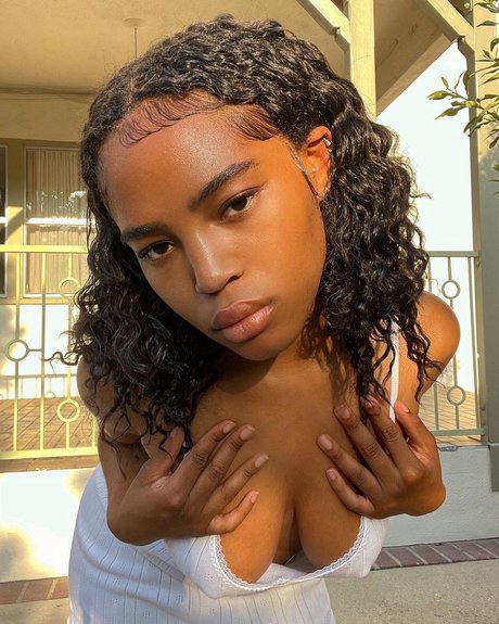 Quenlin Blackwell beautiful model galleries