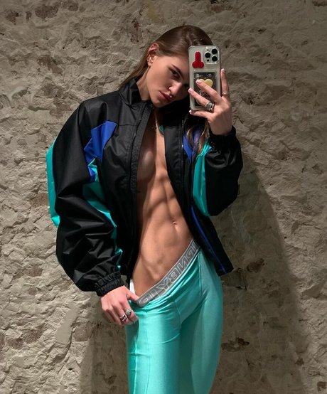 Anastasiia Mironova naked model galleries