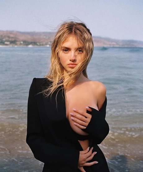 Leni Olumi Klum model adult images