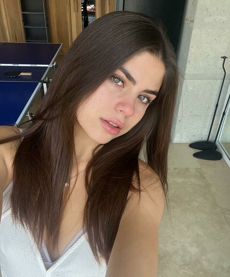 Melissa Leal naked actress photo