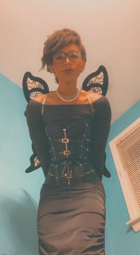 ivyevescarlet nudes model img