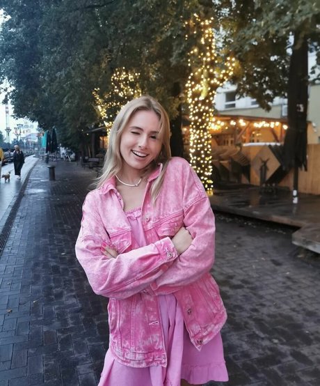 itsSky model nice pic