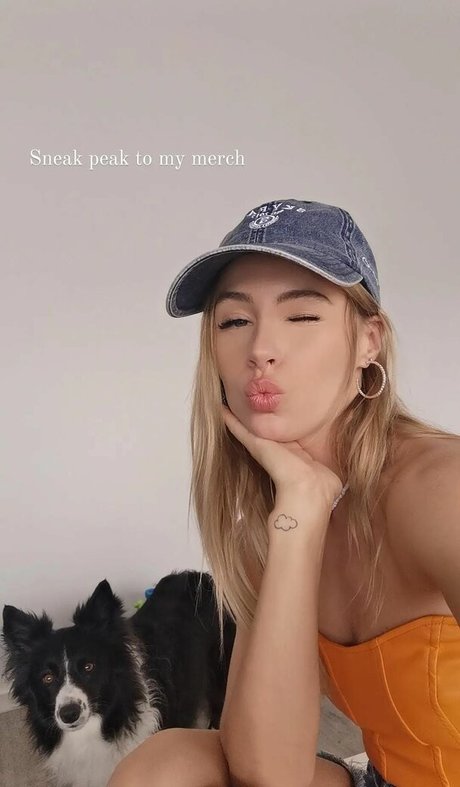 itsSky hot actress img