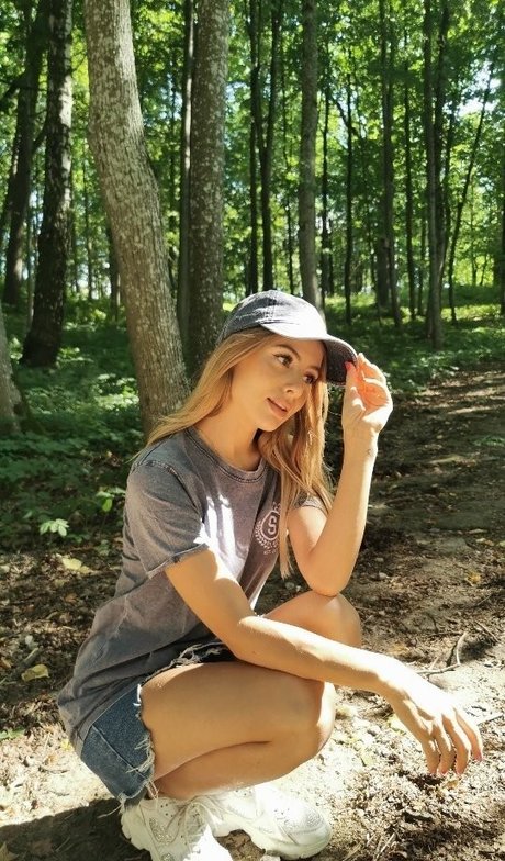 itsSky nude actress pic