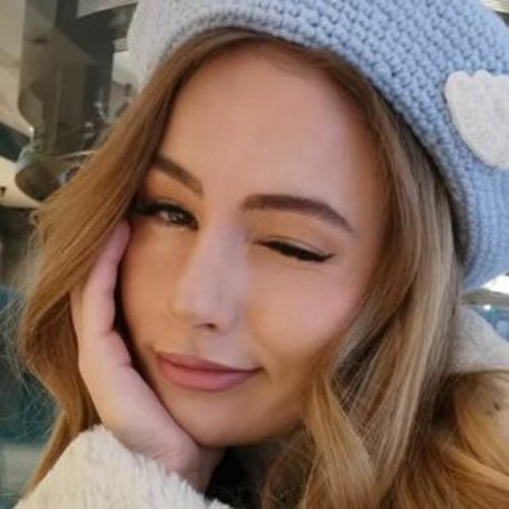itsSky nudes actress image