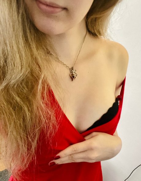 Qtiebuns ASMR model erotic photos