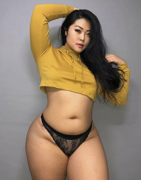 Jin Baek naked pornstar picture