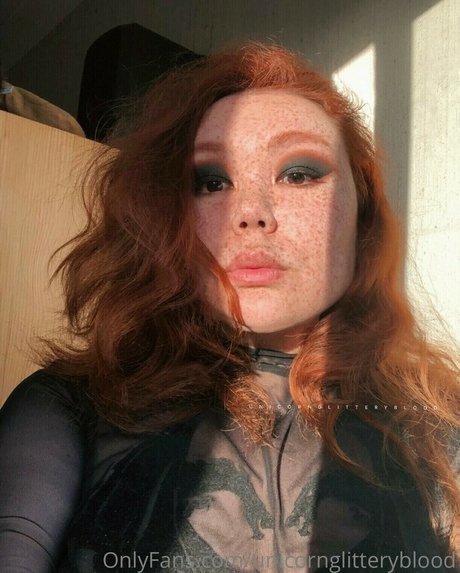 Unicornglitteryblood nude pornstar pic
