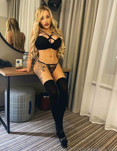 Melani VIP star perfect picture