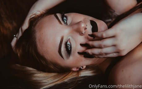 Lilith Jane star top gallery