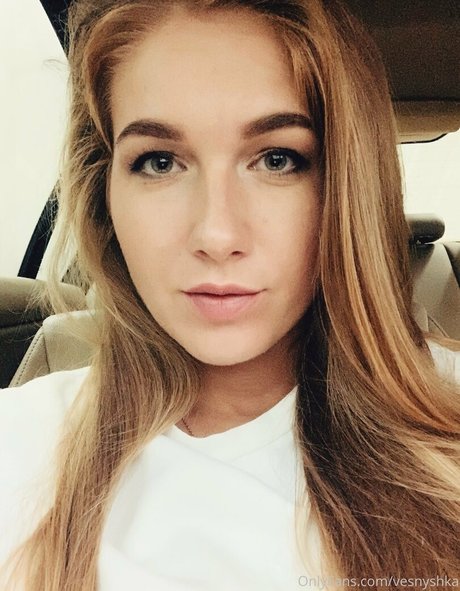 batty red hair model hot pic