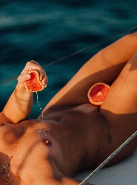 Loowky pornographic actress photos