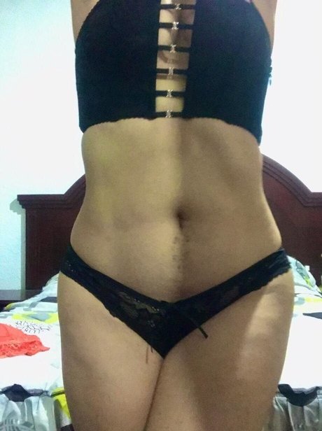 Ahornypaki sexy actress pics