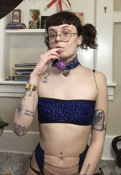 lucyxmachina pretty actress pic
