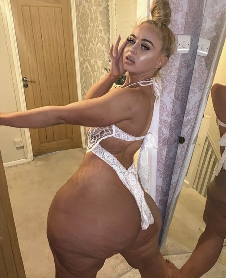 Esmee Dream pretty actress photo
