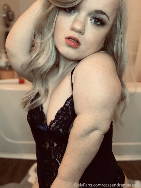 Cassandra Mae Davis top profile image