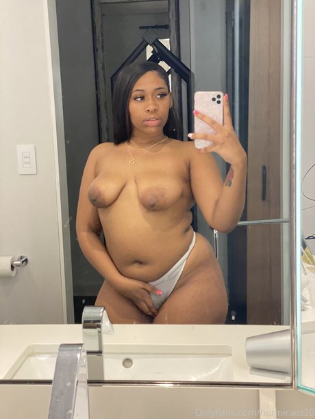 HunniRaez top profile image